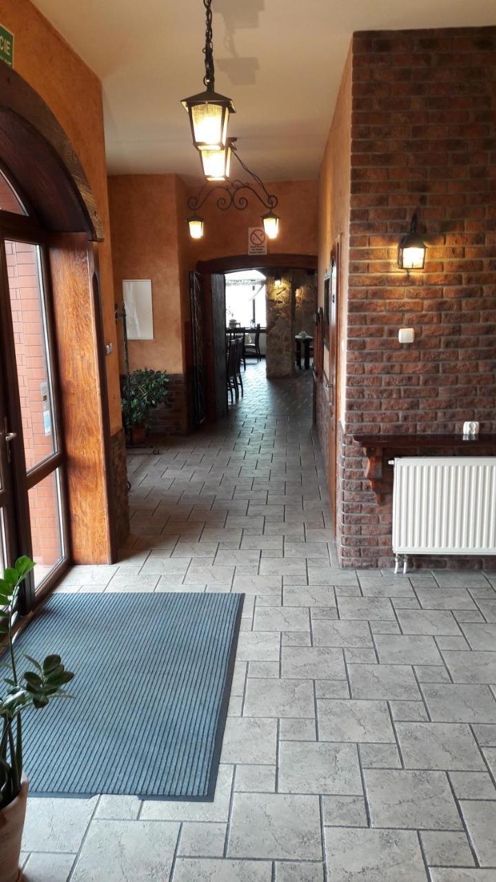 Zajazd Bachus Dąbrowa Górnicza エクステリア 写真